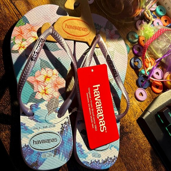 Havaianas Shoes - Havaianas Flip Flops USA 6, EUR 37/38 - Lavender w/flowers - NEW W/tag